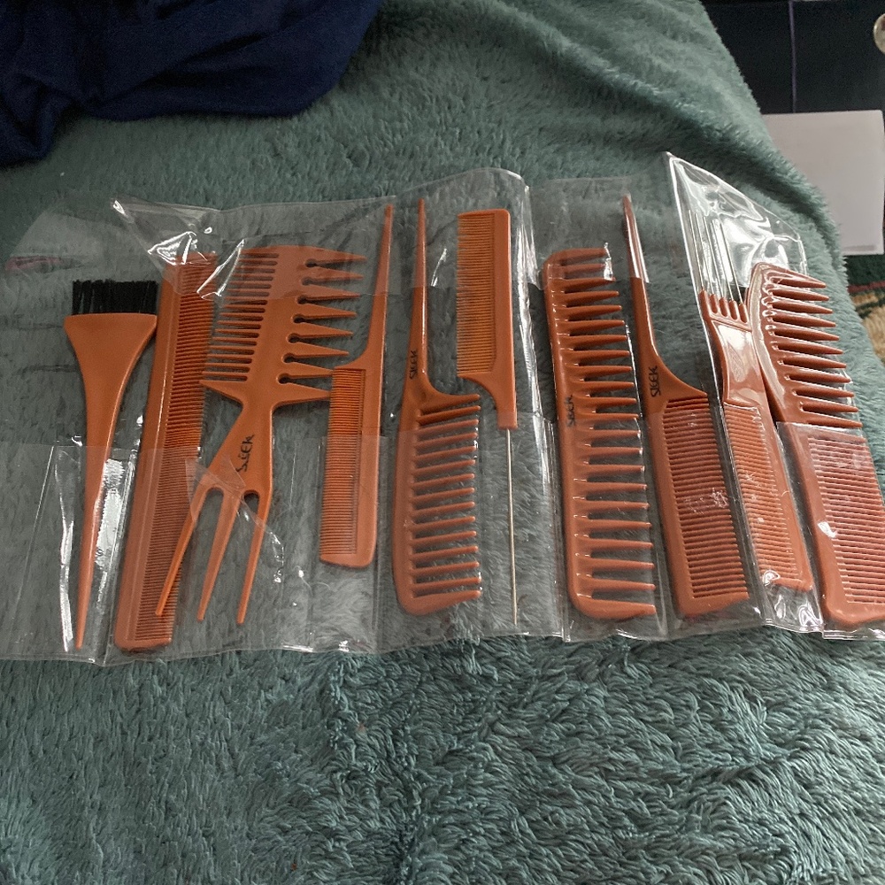 Hairstylist combs/coloring brush